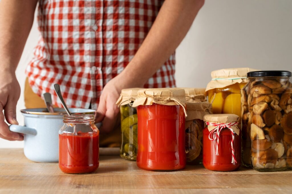 Time to fill the jar with prepared ingredients