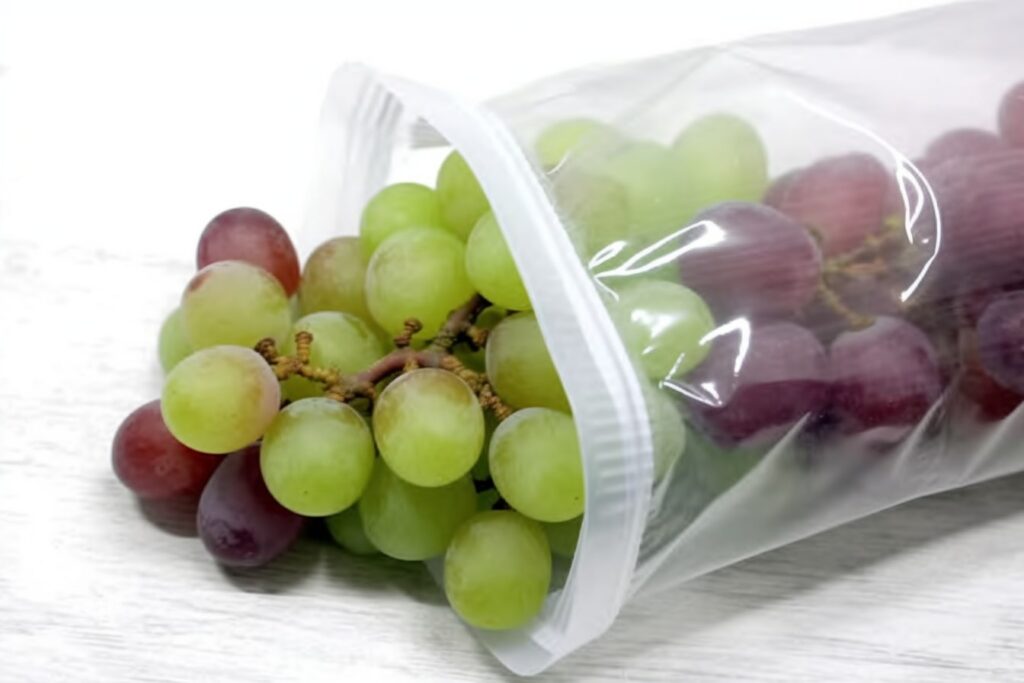 Whole grapes storage in zip bags while cooling is a good idea on how to preserve grapes longer