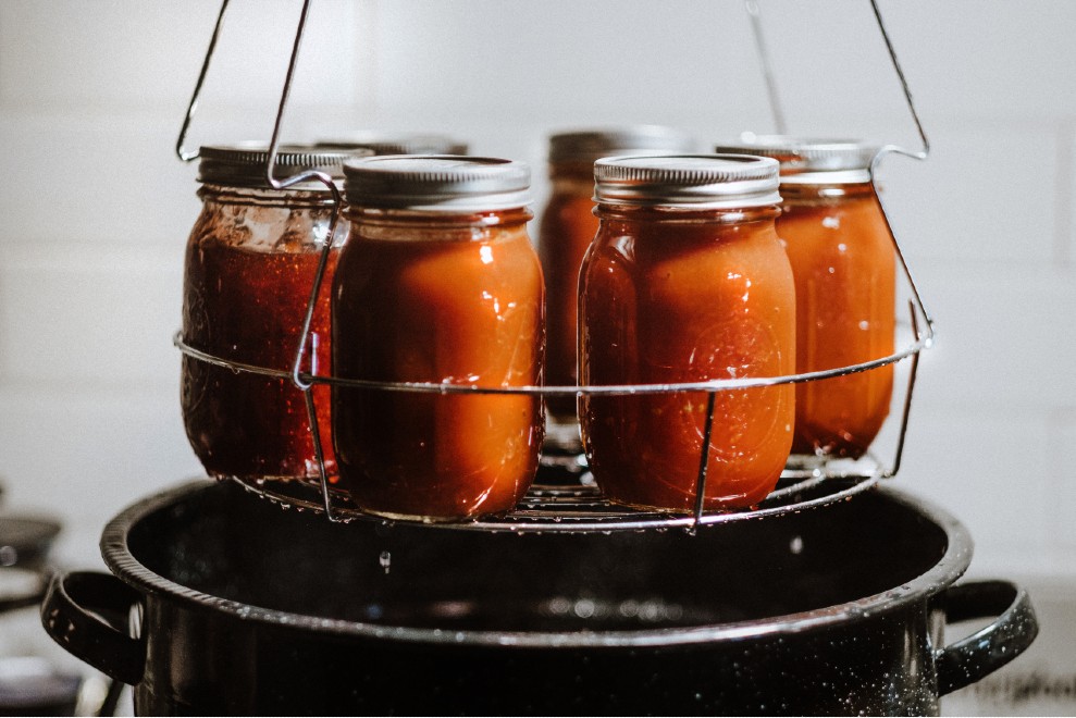 Seeking for high-quality canning rack to make sure jar not touching the hot bottom of canner during submersion causing cracks, leak