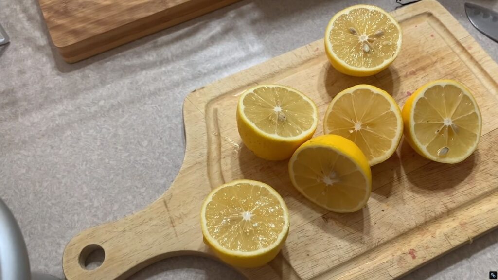Start our journey by cutting those juicy lemons and eliminating seeds and pulp