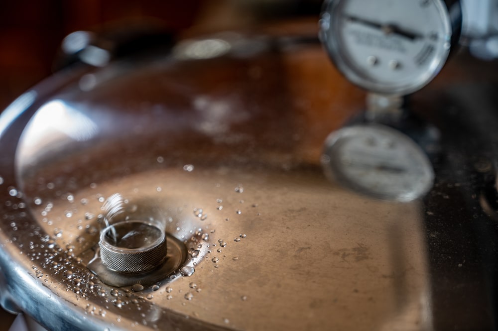 difference between pressure canner and pressure cooker pressure canners or cookers release excess steam if reach high level