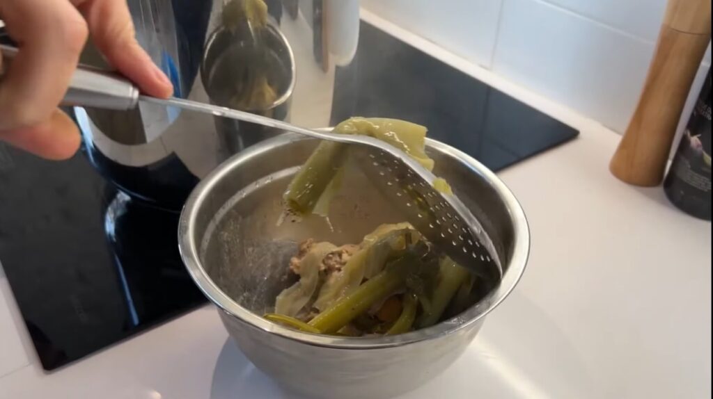 galets food When the broth is perfectly simmered, let’s carefully put the bones and the vegetables out
