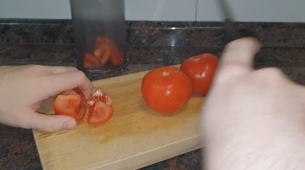 chipirones  I will cut the tomatoes into 4 pieces to help crush them more easily