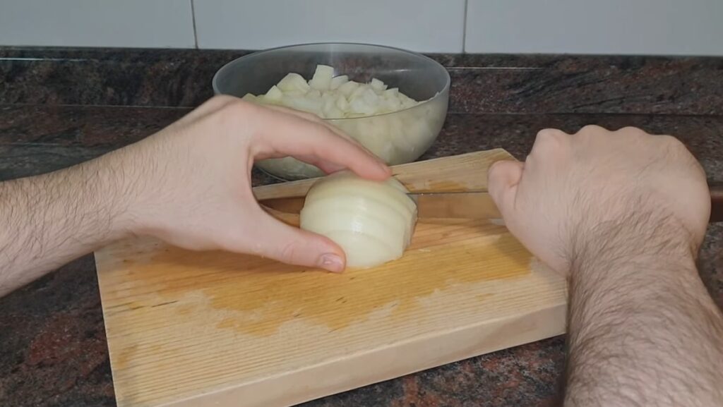 chipirones en su tinta recipe  peel and wash onions carefully, then slice them to cook